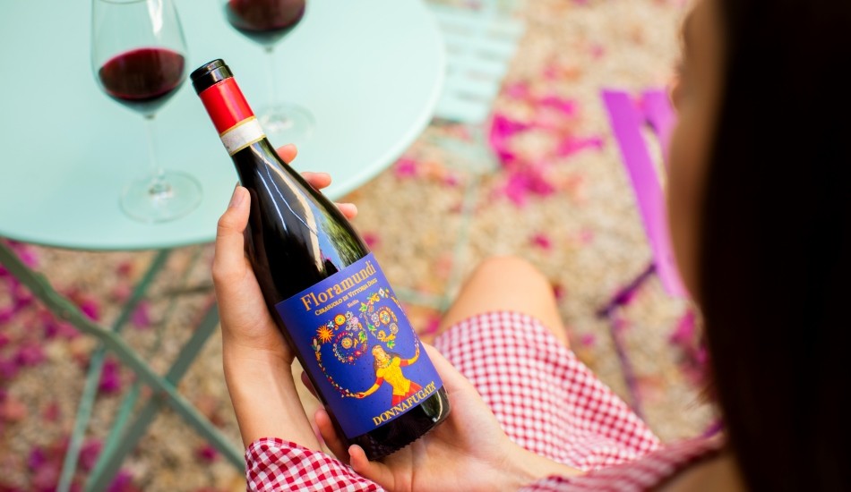 Kunst und Wein bei Donnafugata. „Floramundi in scena” präsentiert Carla Fracci.
